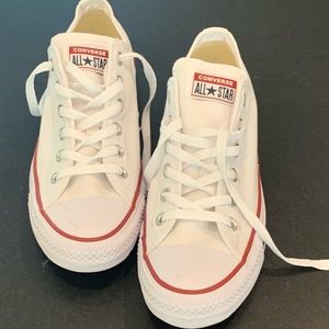 White converse low tops women’s 10